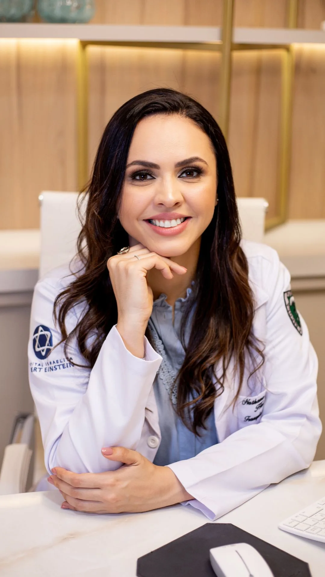 Instrumentos médicos em composição editorial